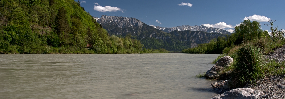 Radweg am Fluß Inn bei Oberaudorf