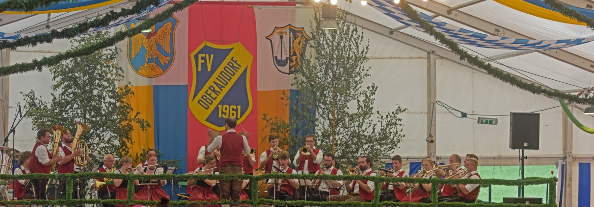 Festveranstaltung im Bierzelt