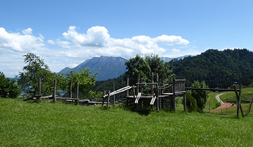 Hocheck Spielplatz mit Schaukel